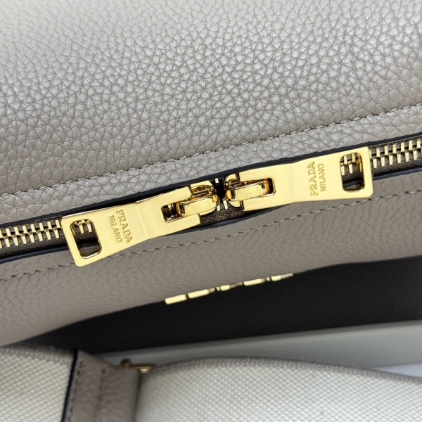 Prada Small leather bag - 23*21*10CM [1BC145-2] CELINE CHANEL ACCESSORIES LOEWE SHOES LOUIS VUITTON DIRO YSL OTHER BRAND HANDBAGS BALENCIAGA BOTTEGA VENETA GOYARD HERMES BURBERRY VALENTINO GUCCI FENDI MIUMIU CHLOE PRADA BVLGARI SUITCASE NEW ARRIVAL 