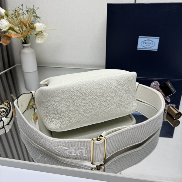 Prada Small leather bag - 23*21*10CM [1BC145] CELINE CHANEL ACCESSORIES LOEWE SHOES LOUIS VUITTON DIRO YSL OTHER BRAND HANDBAGS BALENCIAGA BOTTEGA VENETA GOYARD HERMES BURBERRY VALENTINO GUCCI FENDI MIUMIU CHLOE PRADA BVLGARI SUITCASE NEW ARRIVAL 