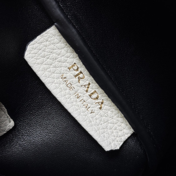 Prada Small leather bag - 23*21*10CM [1BC145] CELINE CHANEL ACCESSORIES LOEWE SHOES LOUIS VUITTON DIRO YSL OTHER BRAND HANDBAGS BALENCIAGA BOTTEGA VENETA GOYARD HERMES BURBERRY VALENTINO GUCCI FENDI MIUMIU CHLOE PRADA BVLGARI SUITCASE NEW ARRIVAL 