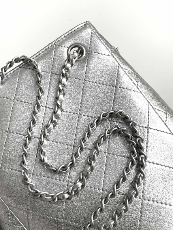 CL BACKPACK LAMBSKIN - 24.5*18*8CM [AS5310] CELINE CHANEL ACCESSORIES LOEWE SHOES LOUIS VUITTON DIRO YSL OTHER BRAND HANDBAGS BALENCIAGA BOTTEGA VENETA GOYARD HERMES BURBERRY VALENTINO GUCCI FENDI MIUMIU CHLOE PRADA BVLGARI SUITCASE NEW ARRIVAL 
