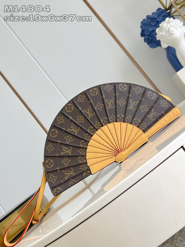 LOUIS VUITTON FAN [M14804] CELINE CHANEL ACCESSORIES LOEWE SHOES LOUIS VUITTON DIRO YSL OTHER BRAND HANDBAGS BALENCIAGA BOTTEGA VENETA GOYARD HERMES BURBERRY VALENTINO GUCCI FENDI MIUMIU CHLOE PRADA BVLGARI SUITCASE NEW ARRIVAL 
