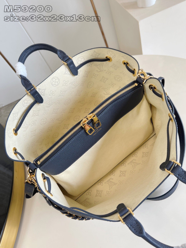 LOUIS VUITTON BELLA TOTE [M59200深蓝] CELINE CHANEL ACCESSORIES LOEWE SHOES LOUIS VUITTON DIRO YSL OTHER BRAND HANDBAGS BALENCIAGA BOTTEGA VENETA GOYARD HERMES BURBERRY VALENTINO GUCCI FENDI MIUMIU CHLOE PRADA BVLGARI SUITCASE NEW ARRIVAL 