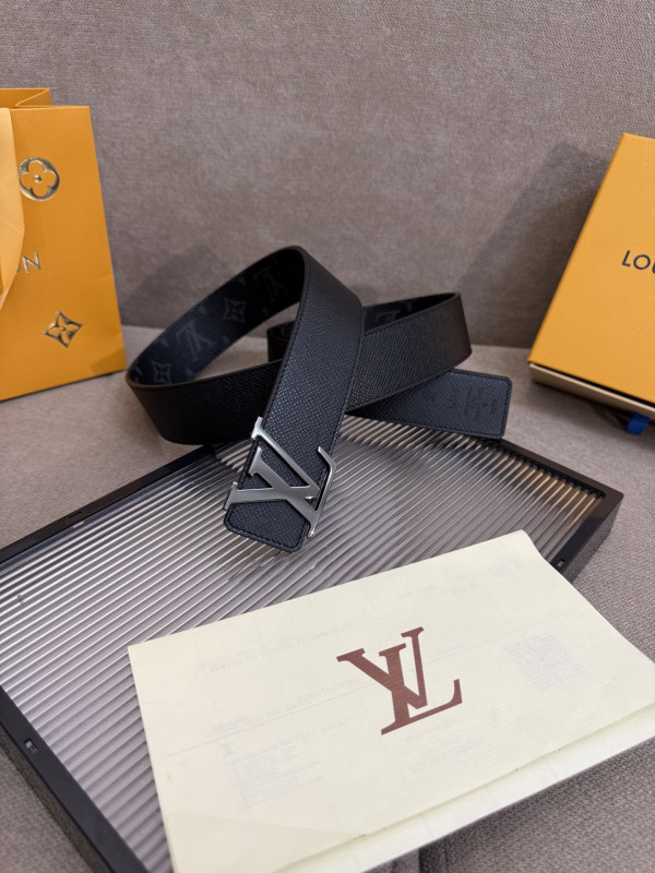 LOUIS VUITTON MEN BELT [C21EF-073600] CELINE CHANEL ACCESSORIES LOEWE SHOES LOUIS VUITTON DIRO YSL OTHER BRAND HANDBAGS BALENCIAGA BOTTEGA VENETA GOYARD HERMES BURBERRY VALENTINO GUCCI FENDI MIUMIU CHLOE PRADA BVLGARI SUITCASE NEW ARRIVAL 