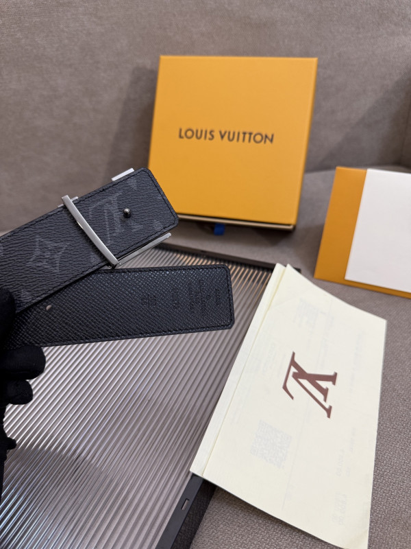 LOUIS VUITTON MEN BELT [C21EF-073600] CELINE CHANEL ACCESSORIES LOEWE SHOES LOUIS VUITTON DIRO YSL OTHER BRAND HANDBAGS BALENCIAGA BOTTEGA VENETA GOYARD HERMES BURBERRY VALENTINO GUCCI FENDI MIUMIU CHLOE PRADA BVLGARI SUITCASE NEW ARRIVAL 