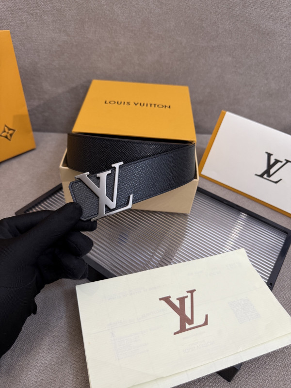LOUIS VUITTON MEN BELT [C21EF-073600] CELINE CHANEL ACCESSORIES LOEWE SHOES LOUIS VUITTON DIRO YSL OTHER BRAND HANDBAGS BALENCIAGA BOTTEGA VENETA GOYARD HERMES BURBERRY VALENTINO GUCCI FENDI MIUMIU CHLOE PRADA BVLGARI SUITCASE NEW ARRIVAL 