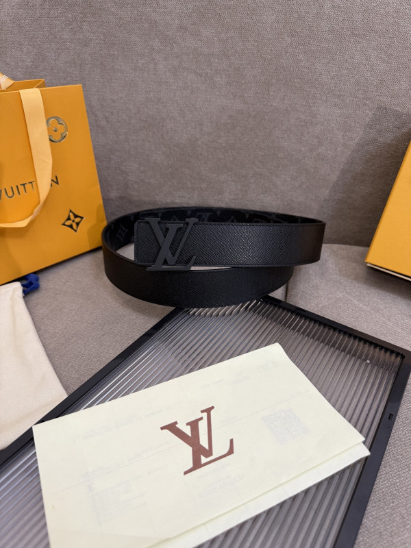LOUIS VUITTON MEN BELT [C21EF-072632] CELINE CHANEL ACCESSORIES LOEWE SHOES LOUIS VUITTON DIRO YSL OTHER BRAND HANDBAGS BALENCIAGA BOTTEGA VENETA GOYARD HERMES BURBERRY VALENTINO GUCCI FENDI MIUMIU CHLOE PRADA BVLGARI SUITCASE NEW ARRIVAL 