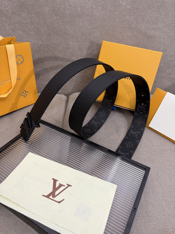 LOUIS VUITTON MEN BELT [C21EF-072632] CELINE CHANEL ACCESSORIES LOEWE SHOES LOUIS VUITTON DIRO YSL OTHER BRAND HANDBAGS BALENCIAGA BOTTEGA VENETA GOYARD HERMES BURBERRY VALENTINO GUCCI FENDI MIUMIU CHLOE PRADA BVLGARI SUITCASE NEW ARRIVAL 