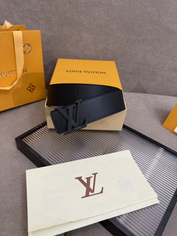 LOUIS VUITTON MEN BELT [C21EF-072632] CELINE CHANEL ACCESSORIES LOEWE SHOES LOUIS VUITTON DIRO YSL OTHER BRAND HANDBAGS BALENCIAGA BOTTEGA VENETA GOYARD HERMES BURBERRY VALENTINO GUCCI FENDI MIUMIU CHLOE PRADA BVLGARI SUITCASE NEW ARRIVAL 