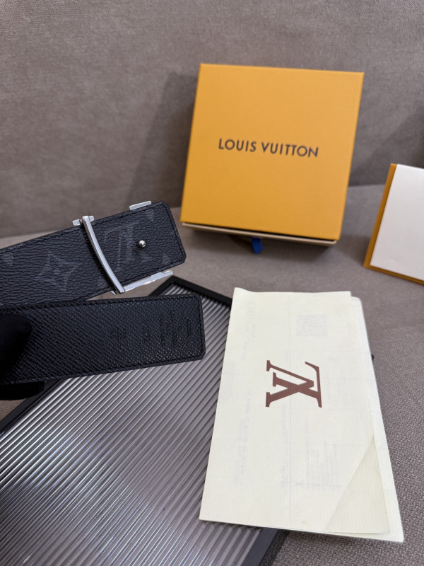 LOUIS VUITTON MEN BELT [C21EF-072159] CELINE CHANEL ACCESSORIES LOEWE SHOES LOUIS VUITTON DIRO YSL OTHER BRAND HANDBAGS BALENCIAGA BOTTEGA VENETA GOYARD HERMES BURBERRY VALENTINO GUCCI FENDI MIUMIU CHLOE PRADA BVLGARI SUITCASE NEW ARRIVAL 