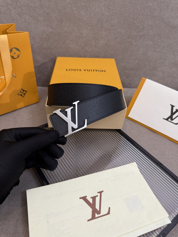 LOUIS VUITTON MEN BELT [C21EF-072159] CELINE CHANEL ACCESSORIES LOEWE SHOES LOUIS VUITTON DIRO YSL OTHER BRAND HANDBAGS BALENCIAGA BOTTEGA VENETA GOYARD HERMES BURBERRY VALENTINO GUCCI FENDI MIUMIU CHLOE PRADA BVLGARI SUITCASE NEW ARRIVAL 