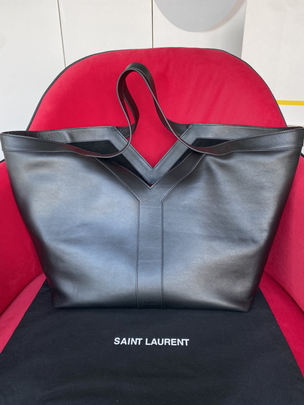 YSL y tote in leather [817602] CELINE CHANEL ACCESSORIES LOEWE SHOES LOUIS VUITTON DIRO YSL OTHER BRAND HANDBAGS BALENCIAGA BOTTEGA VENETA GOYARD HERMES BURBERRY VALENTINO GUCCI FENDI MIUMIU CHLOE PRADA BVLGARI SUITCASE NEW ARRIVAL 