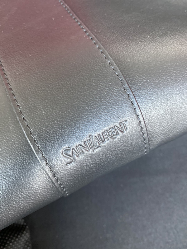 YSL y tote in leather [817602] CELINE CHANEL ACCESSORIES LOEWE SHOES LOUIS VUITTON DIRO YSL OTHER BRAND HANDBAGS BALENCIAGA BOTTEGA VENETA GOYARD HERMES BURBERRY VALENTINO GUCCI FENDI MIUMIU CHLOE PRADA BVLGARI SUITCASE NEW ARRIVAL 