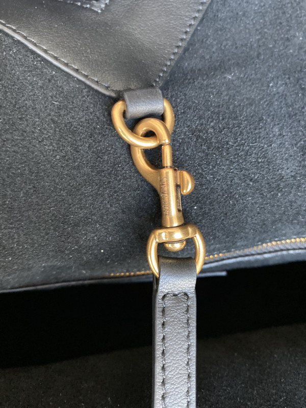 YSL y tote in leather [817602] CELINE CHANEL ACCESSORIES LOEWE SHOES LOUIS VUITTON DIRO YSL OTHER BRAND HANDBAGS BALENCIAGA BOTTEGA VENETA GOYARD HERMES BURBERRY VALENTINO GUCCI FENDI MIUMIU CHLOE PRADA BVLGARI SUITCASE NEW ARRIVAL 