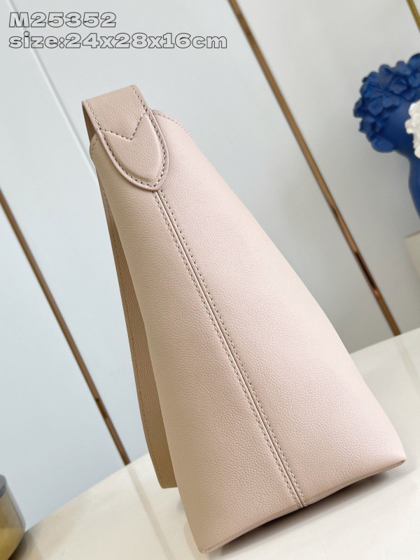 LOUIS VUITTON Low Key Hobo Jh-24*28*16CM [M25352浅粉] CELINE CHANEL ACCESSORIES LOEWE SHOES LOUIS VUITTON DIRO YSL OTHER BRAND HANDBAGS BALENCIAGA BOTTEGA VENETA GOYARD HERMES BURBERRY VALENTINO GUCCI FENDI MIUMIU CHLOE PRADA BVLGARI SUITCASE NEW ARRIVAL 