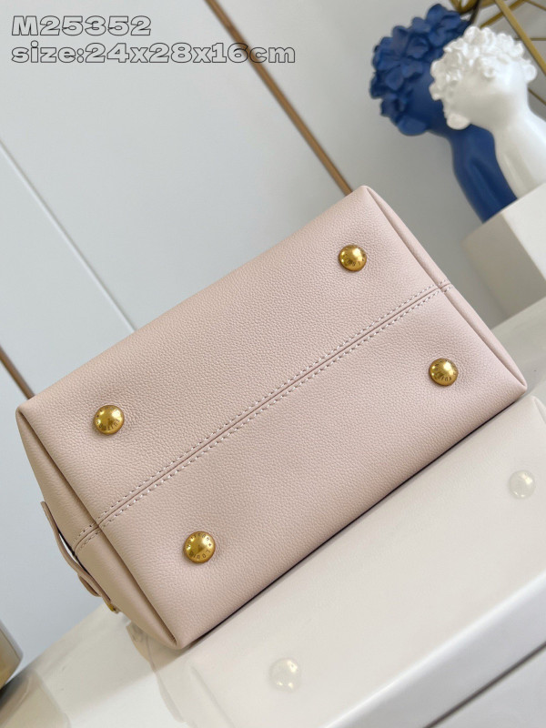 LOUIS VUITTON Low Key Hobo Jh-24*28*16CM [M25352浅粉] CELINE CHANEL ACCESSORIES LOEWE SHOES LOUIS VUITTON DIRO YSL OTHER BRAND HANDBAGS BALENCIAGA BOTTEGA VENETA GOYARD HERMES BURBERRY VALENTINO GUCCI FENDI MIUMIU CHLOE PRADA BVLGARI SUITCASE NEW ARRIVAL 