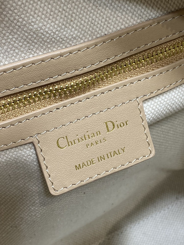 Diro Groove 25 bag [C21E8-033507] CELINE CHANEL ACCESSORIES LOEWE SHOES LOUIS VUITTON DIRO YSL OTHER BRAND HANDBAGS BALENCIAGA BOTTEGA VENETA GOYARD HERMES BURBERRY VALENTINO GUCCI FENDI MIUMIU CHLOE PRADA BVLGARI SUITCASE NEW ARRIVAL 