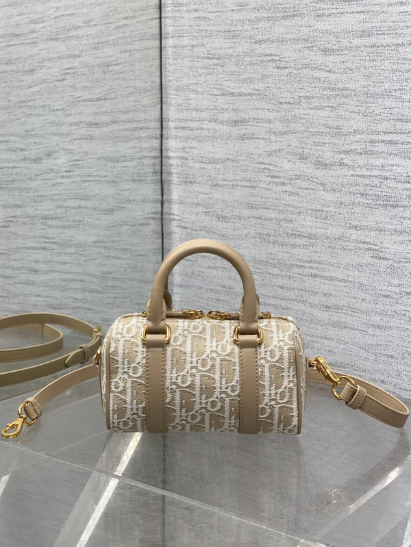 Diro Groove 17 Nano Bag [C21E8-033217] CELINE CHANEL ACCESSORIES LOEWE SHOES LOUIS VUITTON DIRO YSL OTHER BRAND HANDBAGS BALENCIAGA BOTTEGA VENETA GOYARD HERMES BURBERRY VALENTINO GUCCI FENDI MIUMIU CHLOE PRADA BVLGARI SUITCASE NEW ARRIVAL 