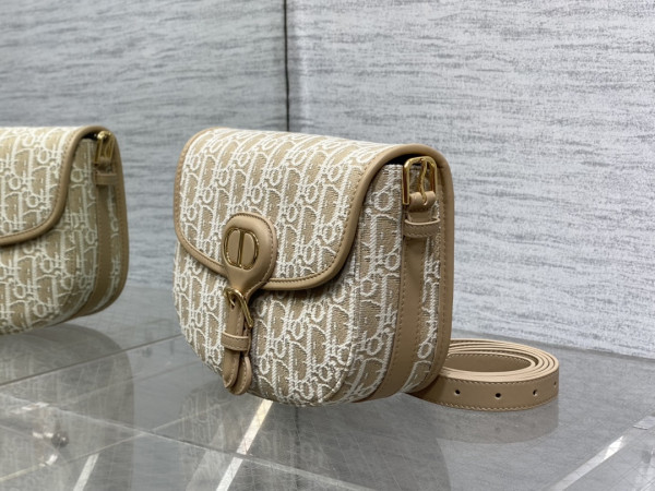 DIRO MEDIUM BOBBY BAG [C21E8-032511] CELINE CHANEL ACCESSORIES LOEWE SHOES LOUIS VUITTON DIRO YSL OTHER BRAND HANDBAGS BALENCIAGA BOTTEGA VENETA GOYARD HERMES BURBERRY VALENTINO GUCCI FENDI MIUMIU CHLOE PRADA BVLGARI SUITCASE NEW ARRIVAL 