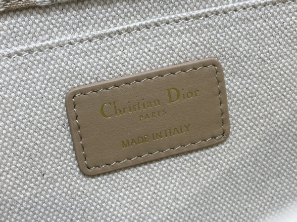 DIRO MEDIUM BOBBY BAG [C21E8-032511] CELINE CHANEL ACCESSORIES LOEWE SHOES LOUIS VUITTON DIRO YSL OTHER BRAND HANDBAGS BALENCIAGA BOTTEGA VENETA GOYARD HERMES BURBERRY VALENTINO GUCCI FENDI MIUMIU CHLOE PRADA BVLGARI SUITCASE NEW ARRIVAL 