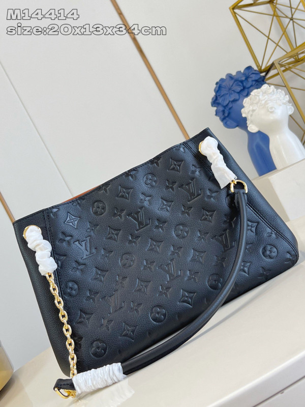 Louis Vuitton Anytime PM - 20*13*34CM [C21E6-035342] CELINE CHANEL ACCESSORIES LOEWE SHOES LOUIS VUITTON DIRO YSL OTHER BRAND HANDBAGS BALENCIAGA BOTTEGA VENETA GOYARD HERMES BURBERRY VALENTINO GUCCI FENDI MIUMIU CHLOE PRADA BVLGARI SUITCASE NEW ARRIVAL 