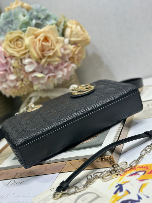 Diro Medium Lady D-Joy Bag-26*13.5*5CM [M0540] CELINE CHANEL ACCESSORIES LOEWE SHOES LOUIS VUITTON DIRO YSL OTHER BRAND HANDBAGS BALENCIAGA BOTTEGA VENETA GOYARD HERMES BURBERRY VALENTINO GUCCI FENDI MIUMIU CHLOE PRADA BVLGARI SUITCASE NEW ARRIVAL 