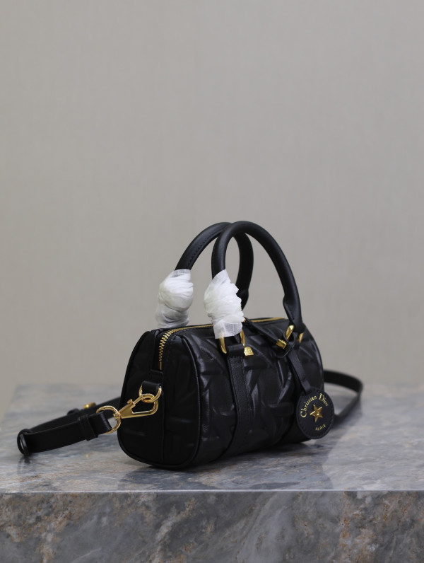 Diro Groove 17 Nano Bag [C21E5-085216] CELINE CHANEL ACCESSORIES LOEWE SHOES LOUIS VUITTON DIRO YSL OTHER BRAND HANDBAGS BALENCIAGA BOTTEGA VENETA GOYARD HERMES BURBERRY VALENTINO GUCCI FENDI MIUMIU CHLOE PRADA BVLGARI SUITCASE NEW ARRIVAL 