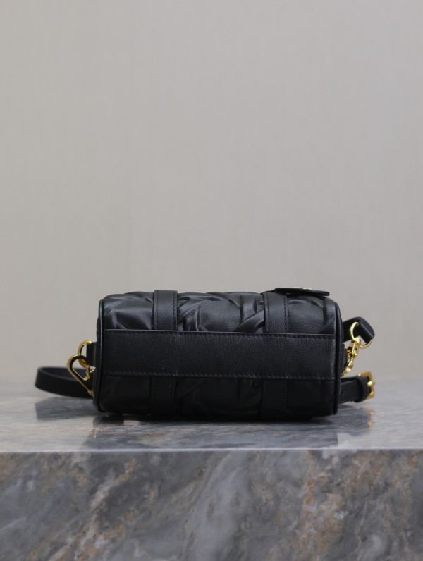 Diro Groove 17 Nano Bag [C21E5-085216] CELINE CHANEL ACCESSORIES LOEWE SHOES LOUIS VUITTON DIRO YSL OTHER BRAND HANDBAGS BALENCIAGA BOTTEGA VENETA GOYARD HERMES BURBERRY VALENTINO GUCCI FENDI MIUMIU CHLOE PRADA BVLGARI SUITCASE NEW ARRIVAL 