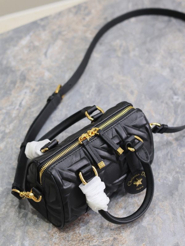 Diro Groove 17 Nano Bag [C21E5-085216] CELINE CHANEL ACCESSORIES LOEWE SHOES LOUIS VUITTON DIRO YSL OTHER BRAND HANDBAGS BALENCIAGA BOTTEGA VENETA GOYARD HERMES BURBERRY VALENTINO GUCCI FENDI MIUMIU CHLOE PRADA BVLGARI SUITCASE NEW ARRIVAL 