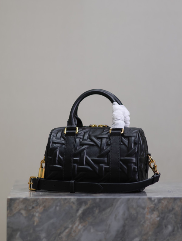 Diro Groove 20 bag [C21E5-085101] CELINE CHANEL ACCESSORIES LOEWE SHOES LOUIS VUITTON DIRO YSL OTHER BRAND HANDBAGS BALENCIAGA BOTTEGA VENETA GOYARD HERMES BURBERRY VALENTINO GUCCI FENDI MIUMIU CHLOE PRADA BVLGARI SUITCASE NEW ARRIVAL 