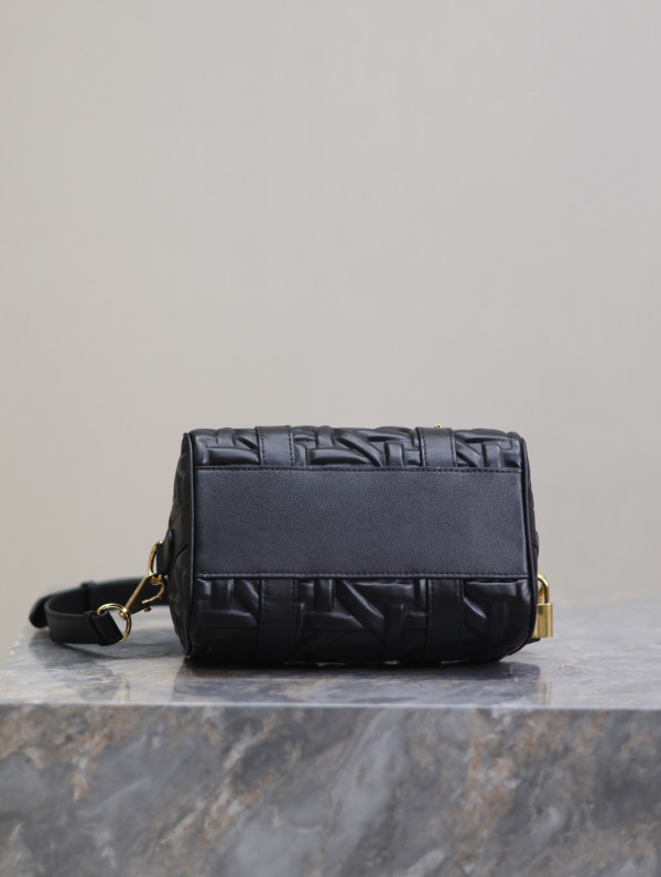 Diro Groove 20 bag [C21E5-085101] CELINE CHANEL ACCESSORIES LOEWE SHOES LOUIS VUITTON DIRO YSL OTHER BRAND HANDBAGS BALENCIAGA BOTTEGA VENETA GOYARD HERMES BURBERRY VALENTINO GUCCI FENDI MIUMIU CHLOE PRADA BVLGARI SUITCASE NEW ARRIVAL 