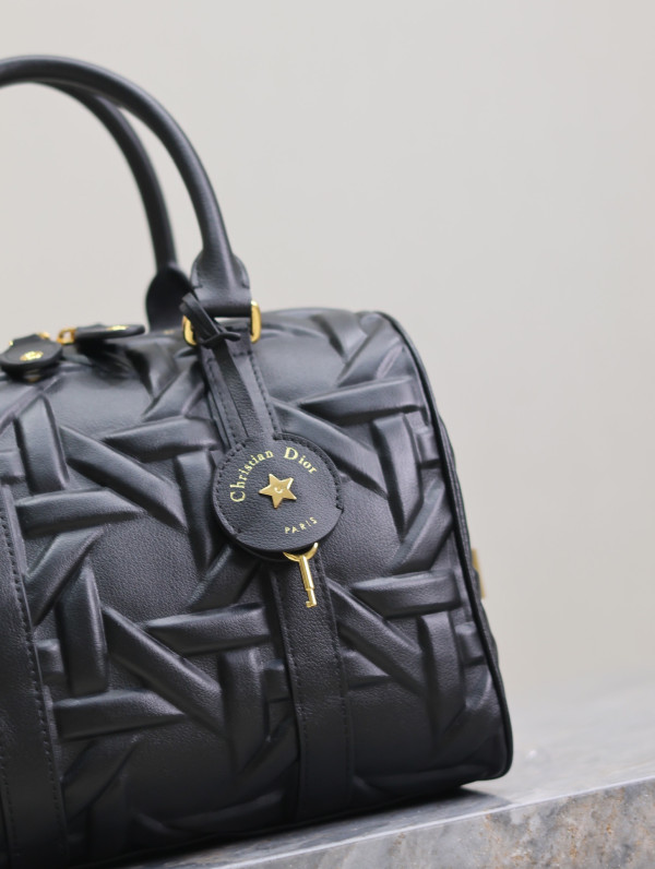 Diro Groove 25 bag [C21E5-084621] CELINE CHANEL ACCESSORIES LOEWE SHOES LOUIS VUITTON DIRO YSL OTHER BRAND HANDBAGS BALENCIAGA BOTTEGA VENETA GOYARD HERMES BURBERRY VALENTINO GUCCI FENDI MIUMIU CHLOE PRADA BVLGARI SUITCASE NEW ARRIVAL 