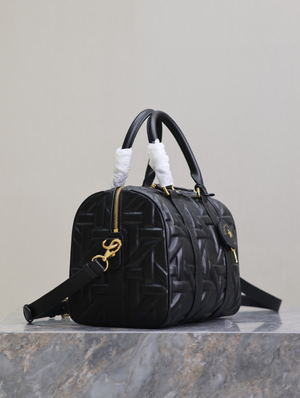Diro Groove 25 bag [C21E5-084621] CELINE CHANEL ACCESSORIES LOEWE SHOES LOUIS VUITTON DIRO YSL OTHER BRAND HANDBAGS BALENCIAGA BOTTEGA VENETA GOYARD HERMES BURBERRY VALENTINO GUCCI FENDI MIUMIU CHLOE PRADA BVLGARI SUITCASE NEW ARRIVAL 