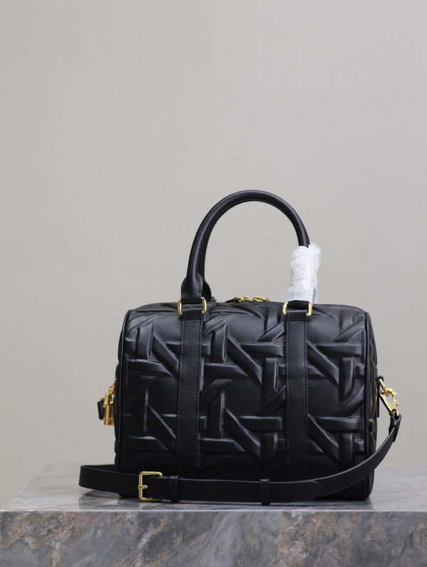 Diro Groove 25 bag [C21E5-084621] CELINE CHANEL ACCESSORIES LOEWE SHOES LOUIS VUITTON DIRO YSL OTHER BRAND HANDBAGS BALENCIAGA BOTTEGA VENETA GOYARD HERMES BURBERRY VALENTINO GUCCI FENDI MIUMIU CHLOE PRADA BVLGARI SUITCASE NEW ARRIVAL 