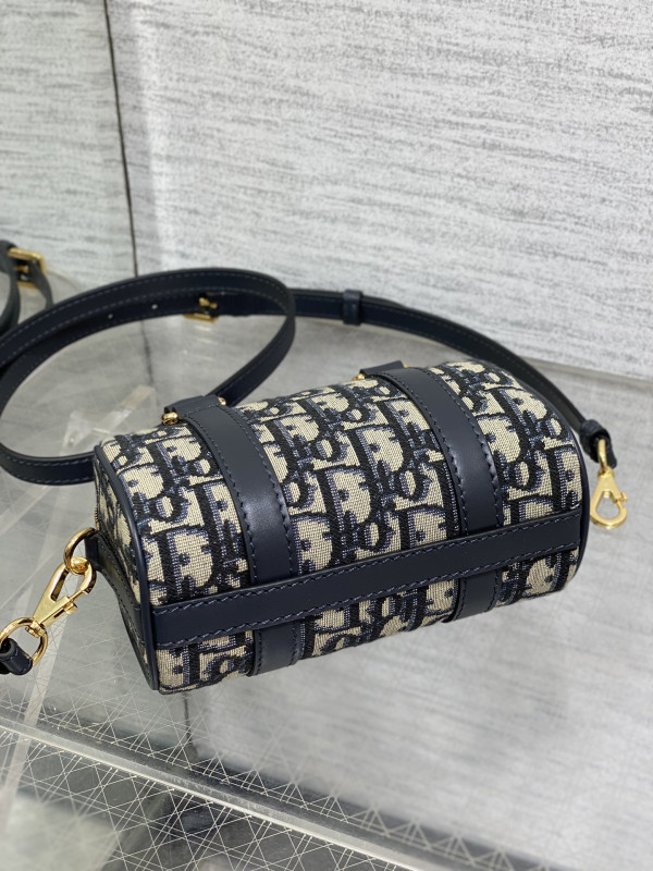 Diro Groove 17 Nano Bag [C21E5-084207] CELINE CHANEL ACCESSORIES LOEWE SHOES LOUIS VUITTON DIRO YSL OTHER BRAND HANDBAGS BALENCIAGA BOTTEGA VENETA GOYARD HERMES BURBERRY VALENTINO GUCCI FENDI MIUMIU CHLOE PRADA BVLGARI SUITCASE NEW ARRIVAL 