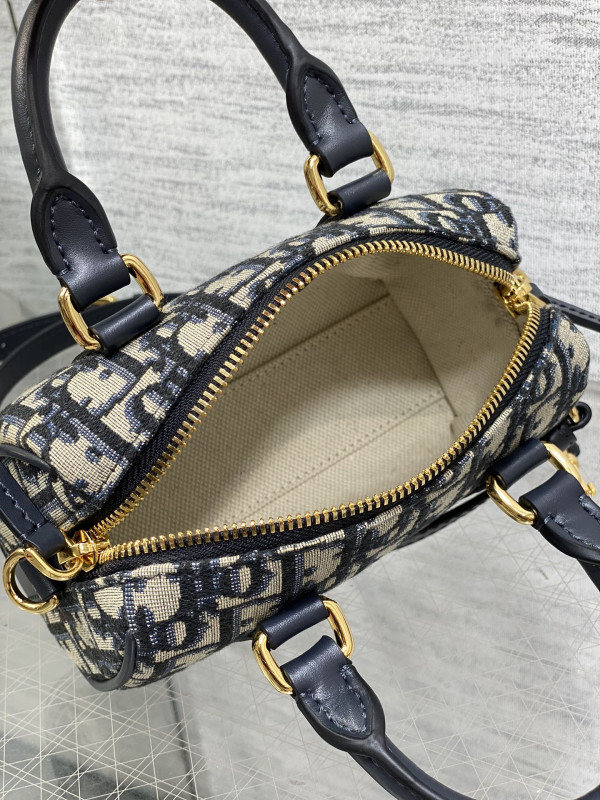 Diro Groove 17 Nano Bag [C21E5-084207] CELINE CHANEL ACCESSORIES LOEWE SHOES LOUIS VUITTON DIRO YSL OTHER BRAND HANDBAGS BALENCIAGA BOTTEGA VENETA GOYARD HERMES BURBERRY VALENTINO GUCCI FENDI MIUMIU CHLOE PRADA BVLGARI SUITCASE NEW ARRIVAL 