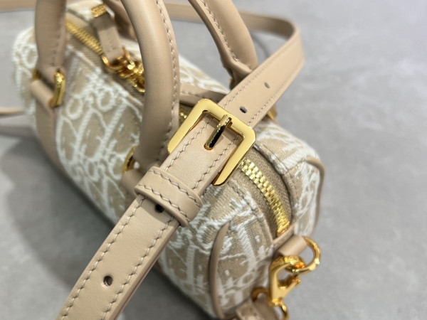 Diro Groove 17 Nano Bag [C21E5-083802] CELINE CHANEL ACCESSORIES LOEWE SHOES LOUIS VUITTON DIRO YSL OTHER BRAND HANDBAGS BALENCIAGA BOTTEGA VENETA GOYARD HERMES BURBERRY VALENTINO GUCCI FENDI MIUMIU CHLOE PRADA BVLGARI SUITCASE NEW ARRIVAL 