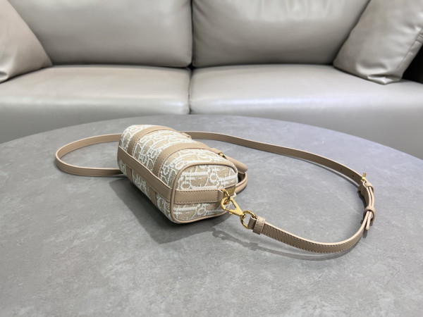 Diro Groove 17 Nano Bag [C21E5-083802] CELINE CHANEL ACCESSORIES LOEWE SHOES LOUIS VUITTON DIRO YSL OTHER BRAND HANDBAGS BALENCIAGA BOTTEGA VENETA GOYARD HERMES BURBERRY VALENTINO GUCCI FENDI MIUMIU CHLOE PRADA BVLGARI SUITCASE NEW ARRIVAL 