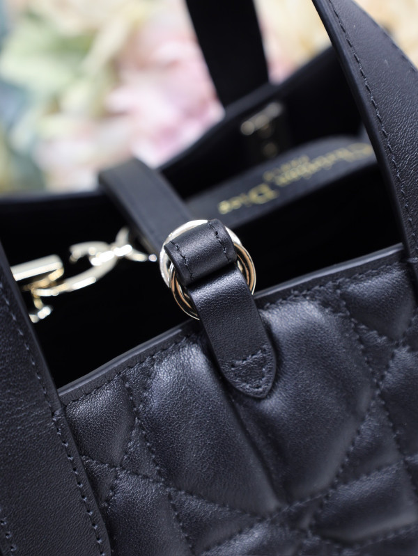 Medium Diro Toujours Vertical Tote Bag-23*24*16CM [C21E5-083135] CELINE CHANEL ACCESSORIES LOEWE SHOES LOUIS VUITTON DIRO YSL OTHER BRAND HANDBAGS BALENCIAGA BOTTEGA VENETA GOYARD HERMES BURBERRY VALENTINO GUCCI FENDI MIUMIU CHLOE PRADA BVLGARI SUITCASE NEW ARRIVAL 