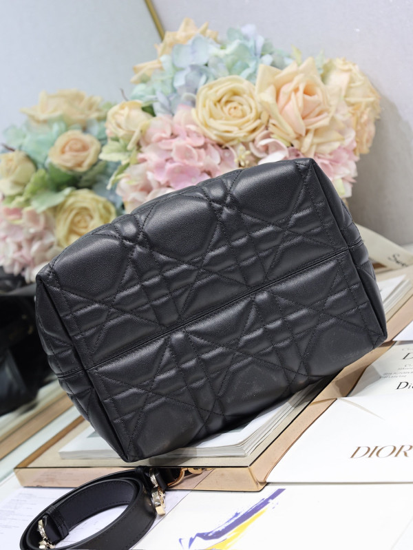 Medium Diro Toujours Vertical Tote Bag-23*24*16CM [C21E5-083135] CELINE CHANEL ACCESSORIES LOEWE SHOES LOUIS VUITTON DIRO YSL OTHER BRAND HANDBAGS BALENCIAGA BOTTEGA VENETA GOYARD HERMES BURBERRY VALENTINO GUCCI FENDI MIUMIU CHLOE PRADA BVLGARI SUITCASE NEW ARRIVAL 