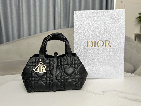 Small Diro Toujours Bag-23*15*15CM [C21E5-075904] CELINE CHANEL ACCESSORIES LOEWE SHOES LOUIS VUITTON DIRO YSL OTHER BRAND HANDBAGS BALENCIAGA BOTTEGA VENETA GOYARD HERMES BURBERRY VALENTINO GUCCI FENDI MIUMIU CHLOE PRADA BVLGARI SUITCASE NEW ARRIVAL 