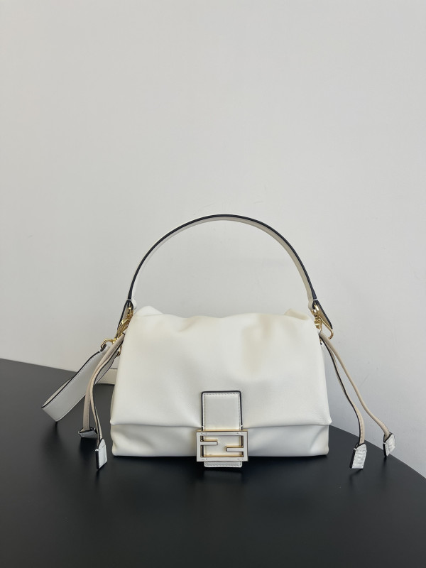 (image for) FENDI Mamma Baguette