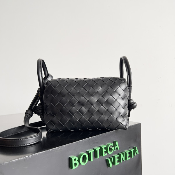 (image for) Bottega Veneta Loop Top Handle