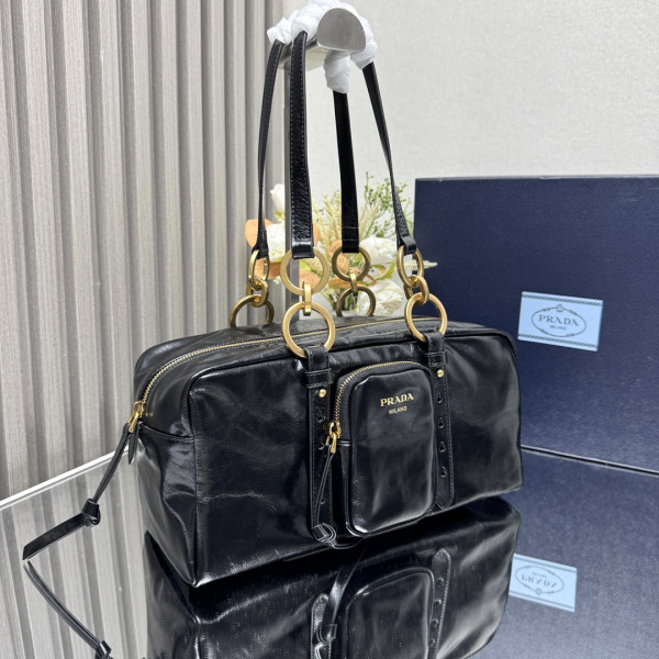 Prada Dangle medium leather top-handle bag [C218J-074510] CELINE CHANEL ACCESSORIES LOEWE SHOES LOUIS VUITTON DIRO YSL OTHER BRAND HANDBAGS BALENCIAGA BOTTEGA VENETA GOYARD HERMES BURBERRY VALENTINO GUCCI FENDI MIUMIU CHLOE PRADA BVLGARI SUITCASE NEW ARRIVAL 
