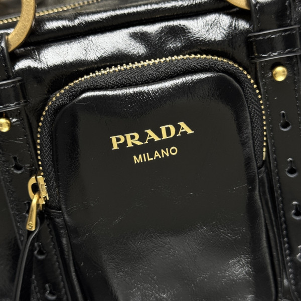 Prada Dangle medium leather top-handle bag [C218J-074510] CELINE CHANEL ACCESSORIES LOEWE SHOES LOUIS VUITTON DIRO YSL OTHER BRAND HANDBAGS BALENCIAGA BOTTEGA VENETA GOYARD HERMES BURBERRY VALENTINO GUCCI FENDI MIUMIU CHLOE PRADA BVLGARI SUITCASE NEW ARRIVAL 