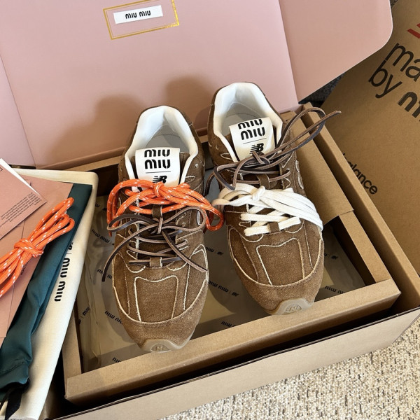 MiuMiu x New Balance Sneaker [C218G-085921] CELINE CHANEL ACCESSORIES LOEWE SHOES LOUIS VUITTON DIRO YSL OTHER BRAND HANDBAGS BALENCIAGA BOTTEGA VENETA GOYARD HERMES BURBERRY VALENTINO GUCCI FENDI MIUMIU CHLOE PRADA BVLGARI SUITCASE NEW ARRIVAL 