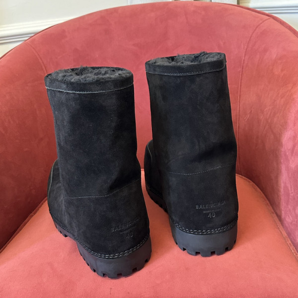Balenciaga Alaska Faux-Fur Low Boots [C216B-020151] CELINE CHANEL ACCESSORIES LOEWE SHOES LOUIS VUITTON DIRO YSL OTHER BRAND HANDBAGS BALENCIAGA BOTTEGA VENETA GOYARD HERMES BURBERRY VALENTINO GUCCI FENDI MIUMIU CHLOE PRADA BVLGARI SUITCASE NEW ARRIVAL 