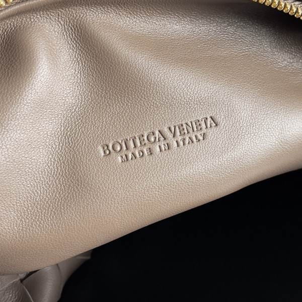 Bottega Veneta Teen Jodie-36*21*13CM [690225松果棕色] CELINE CHANEL ACCESSORIES LOEWE SHOES LOUIS VUITTON DIRO YSL OTHER BRAND HANDBAGS BALENCIAGA BOTTEGA VENETA GOYARD HERMES BURBERRY VALENTINO GUCCI FENDI MIUMIU CHLOE PRADA BVLGARI SUITCASE NEW ARRIVAL 