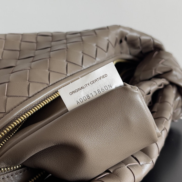 Bottega Veneta Jodie-48*40*16cm [600261松果棕色] CELINE CHANEL ACCESSORIES LOEWE SHOES LOUIS VUITTON DIRO YSL OTHER BRAND HANDBAGS BALENCIAGA BOTTEGA VENETA GOYARD HERMES BURBERRY VALENTINO GUCCI FENDI MIUMIU CHLOE PRADA BVLGARI SUITCASE NEW ARRIVAL 