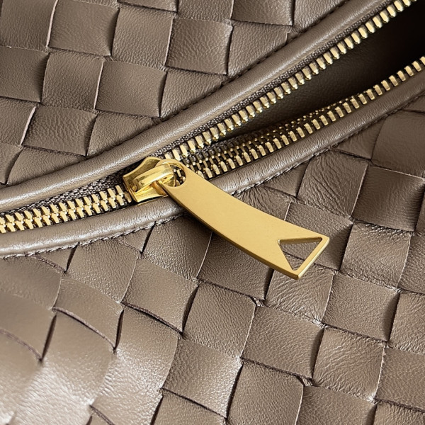 Bottega Veneta Jodie-48*40*16cm [600261松果棕色] CELINE CHANEL ACCESSORIES LOEWE SHOES LOUIS VUITTON DIRO YSL OTHER BRAND HANDBAGS BALENCIAGA BOTTEGA VENETA GOYARD HERMES BURBERRY VALENTINO GUCCI FENDI MIUMIU CHLOE PRADA BVLGARI SUITCASE NEW ARRIVAL 