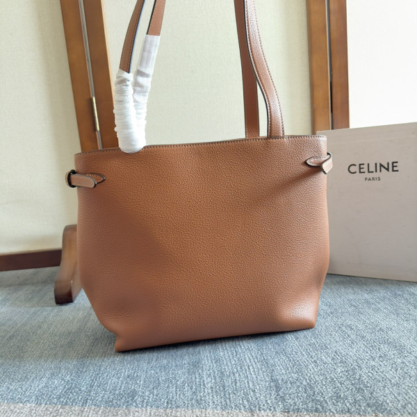 CELIN* SMALL CABAS ANA?S CUIR TRIOMPHE-28x24x12CM [118233] CELINE CHANEL ACCESSORIES LOEWE SHOES LOUIS VUITTON DIRO YSL OTHER BRAND HANDBAGS BALENCIAGA BOTTEGA VENETA GOYARD HERMES BURBERRY VALENTINO GUCCI FENDI MIUMIU CHLOE PRADA BVLGARI SUITCASE NEW ARRIVAL 